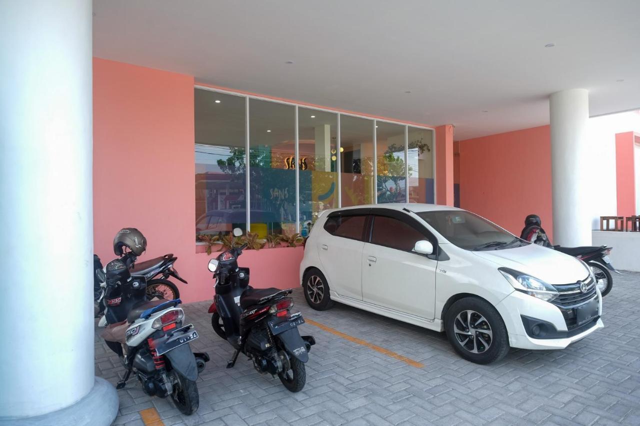 Sans Hotel Aurum Majapahit Semarang Exterior photo