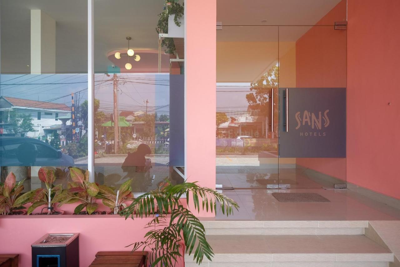 Sans Hotel Aurum Majapahit Semarang Exterior photo